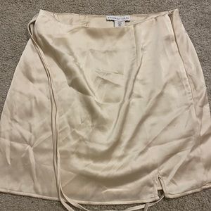 Beautiful mini pale yellow skirt